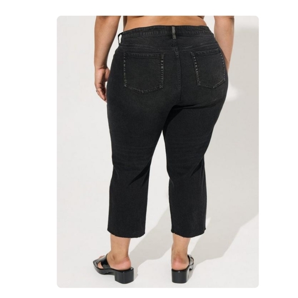 Torrid Crop Boyfriend Jean - Classic Denim Black Medium Wash Plus Size 20 NWT! - Picture 4 of 17